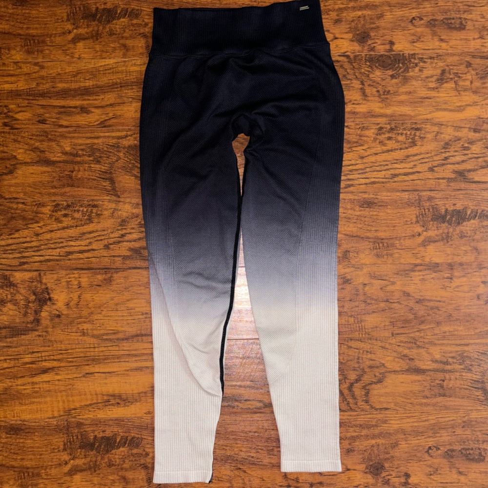 PINK Active Victoria’s Secret Ombre Black to Cream Ribbed Leggings Women’s Small